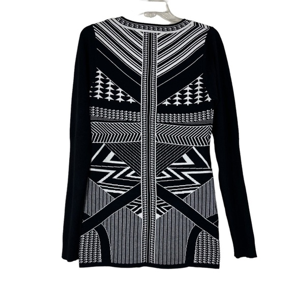 P. Luca Milano Women’s Sweater Size Medium Long Sleeved Black & White Geometric - Picture 6 of 12